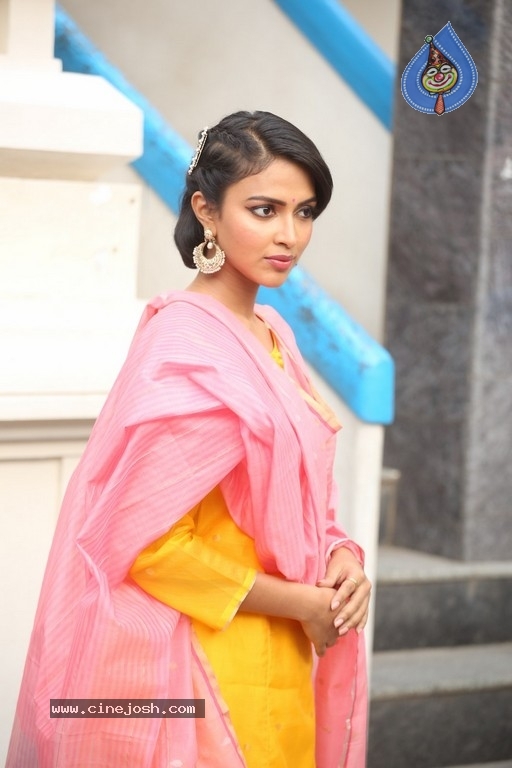 Amala Paul Photos - 4 / 21 photos