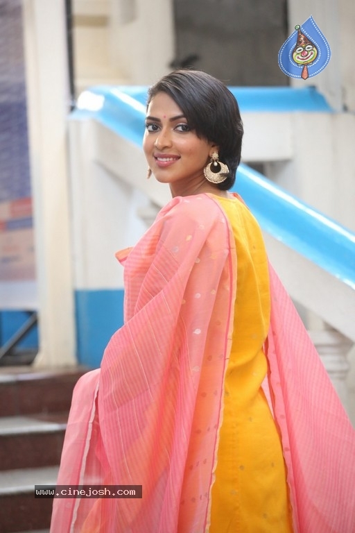 Amala Paul Photos - 16 / 21 photos