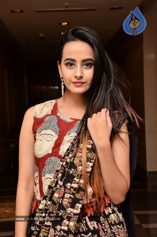 Amiksha Pawar Images - 14 / 21 photos