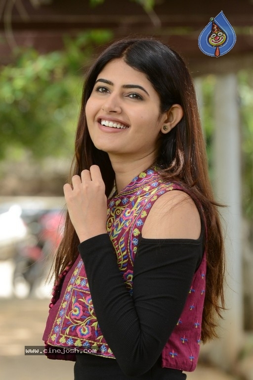 Amisha Narwal Images - 8 / 16 photos
