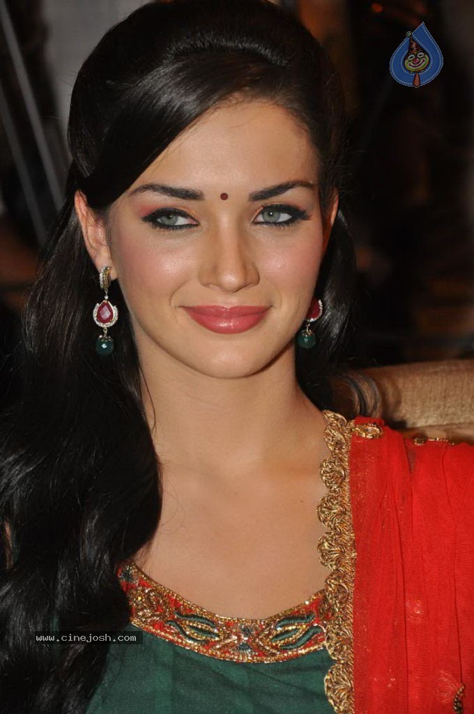 Amy Jackson New Stills Photo 16 Of 45