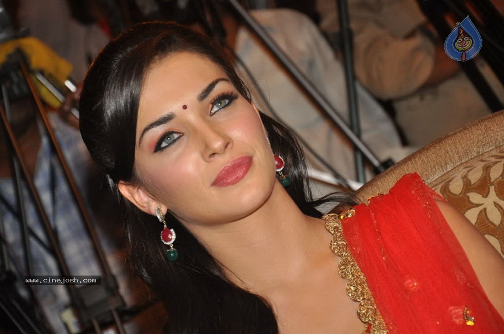 Amy Jackson New Stills - 45 / 45 photos