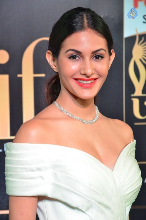 Amyra Dastur at IIFA 2017 - 12 / 29 photos