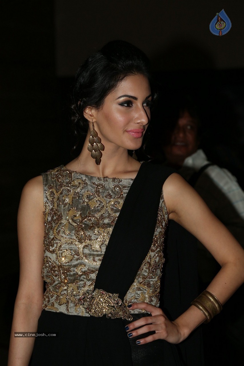 Amyra Dastur New Photos - 27 / 43 photos