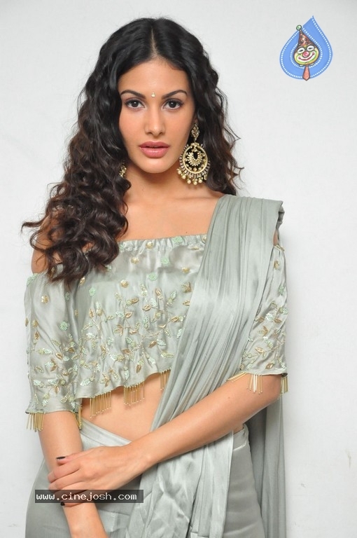 Amyra Dastur Photos - 10 / 53 photos