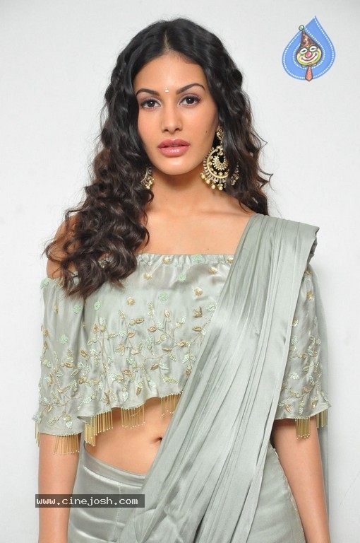 Amyra Dastur Photos - 33 / 53 photos