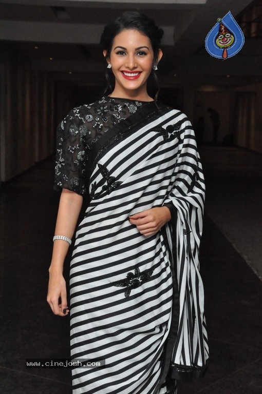 Amyra Dastur Photos - 37 / 53 photos