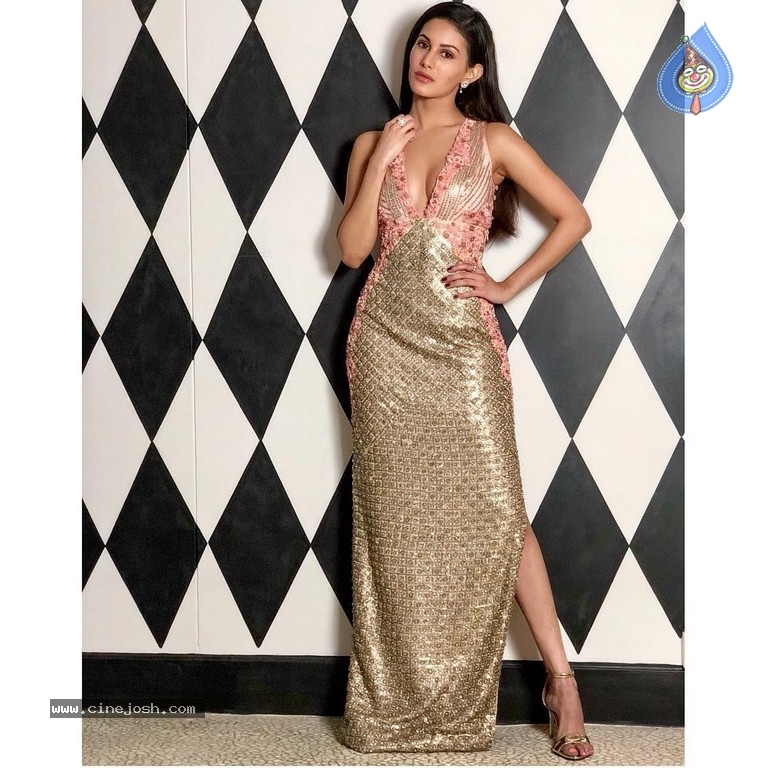 Amyra Dastur Portfolio - 2 / 16 photos