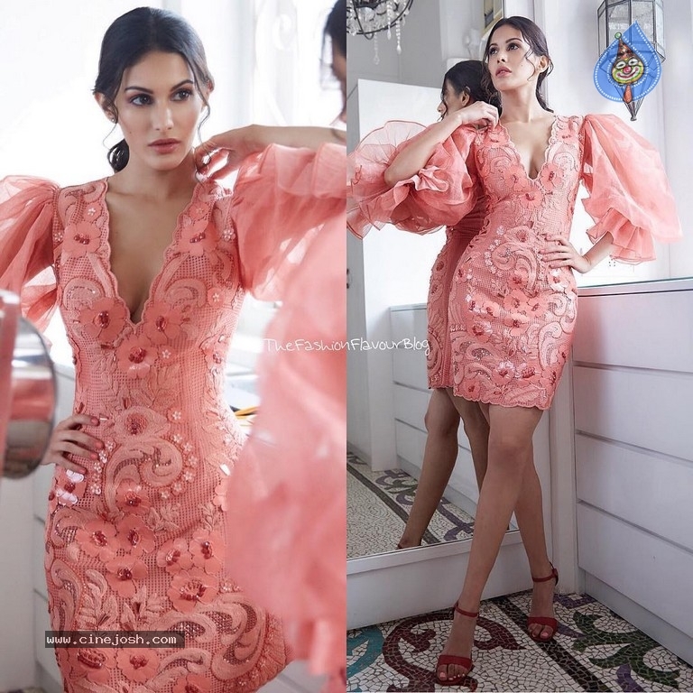 Amyra Dastur Portfolio - 7 / 16 photos