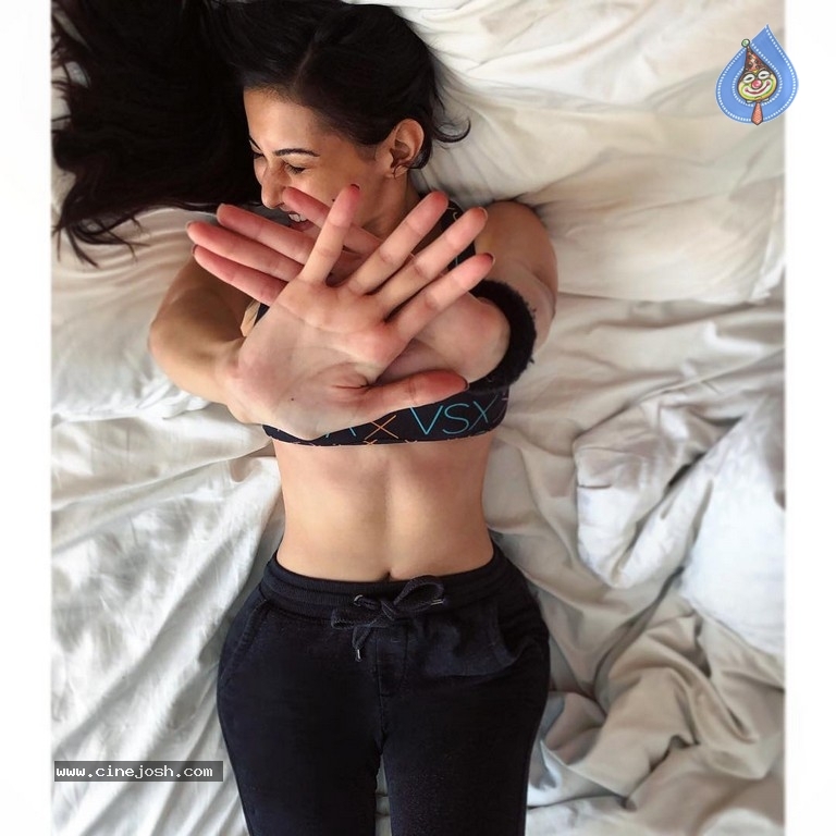 Amyra Dastur Portfolio - 9 / 16 photos