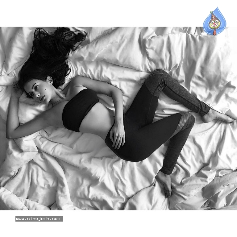 Amyra Dastur Portfolio - 13 / 16 photos