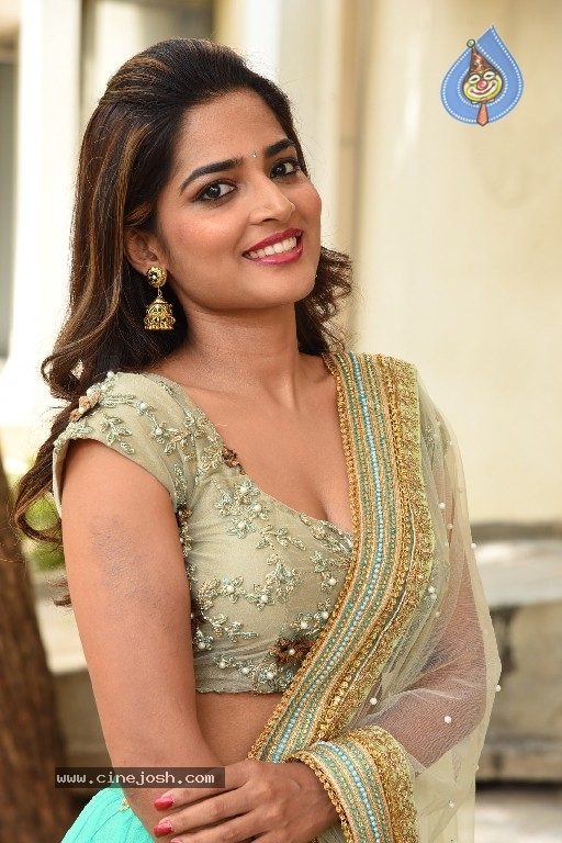 Anagha Stills - 20 / 21 photos