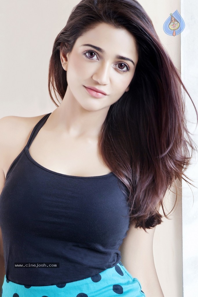 Anaika Soti New Stills - 6 / 32 photos