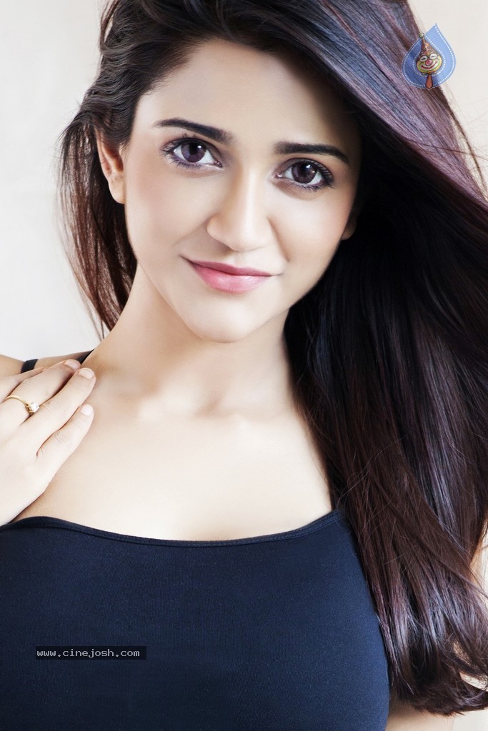 Anaika Soti New Stills - 16 / 32 photos