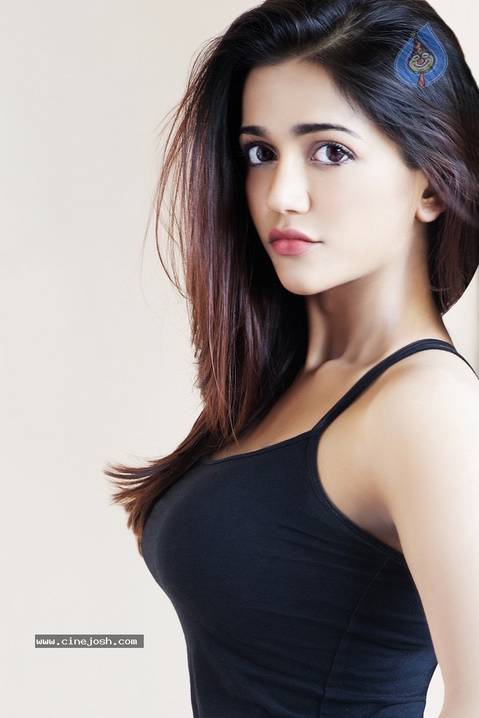 Anaika Soti New Stills - 18 / 32 photos