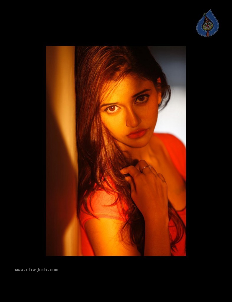 Anaika Soti New Stills - 20 / 32 photos