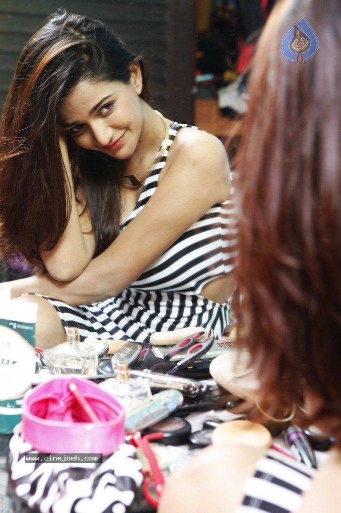 Anaika Soti New Stills - 26 / 32 photos