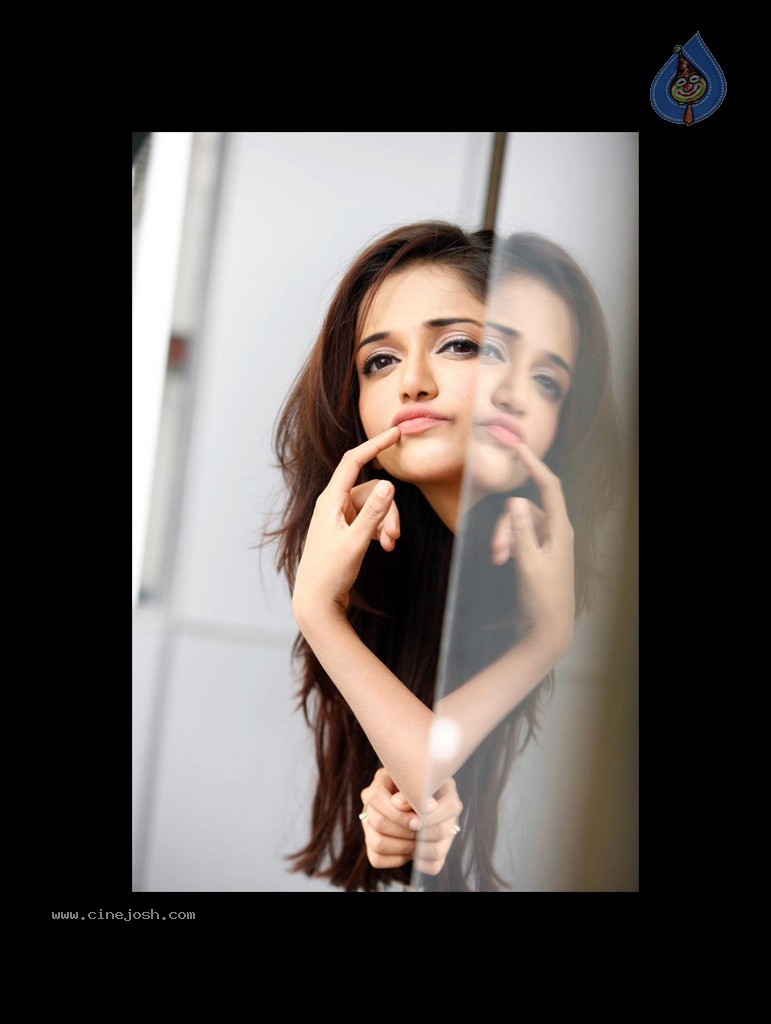Anaika Soti New Stills - 30 / 32 photos