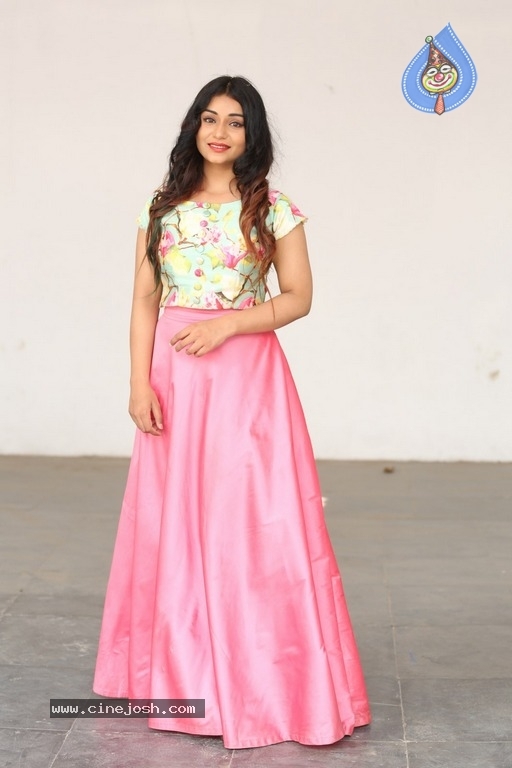 Anam Khan Latest Photos - 8 / 18 photos