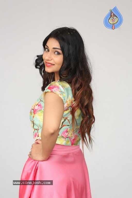 Anam Khan Latest Photos - 12 / 18 photos