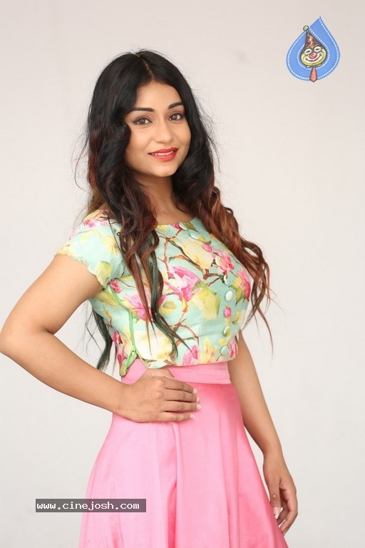 Anam Khan Latest Photos - 14 / 18 photos