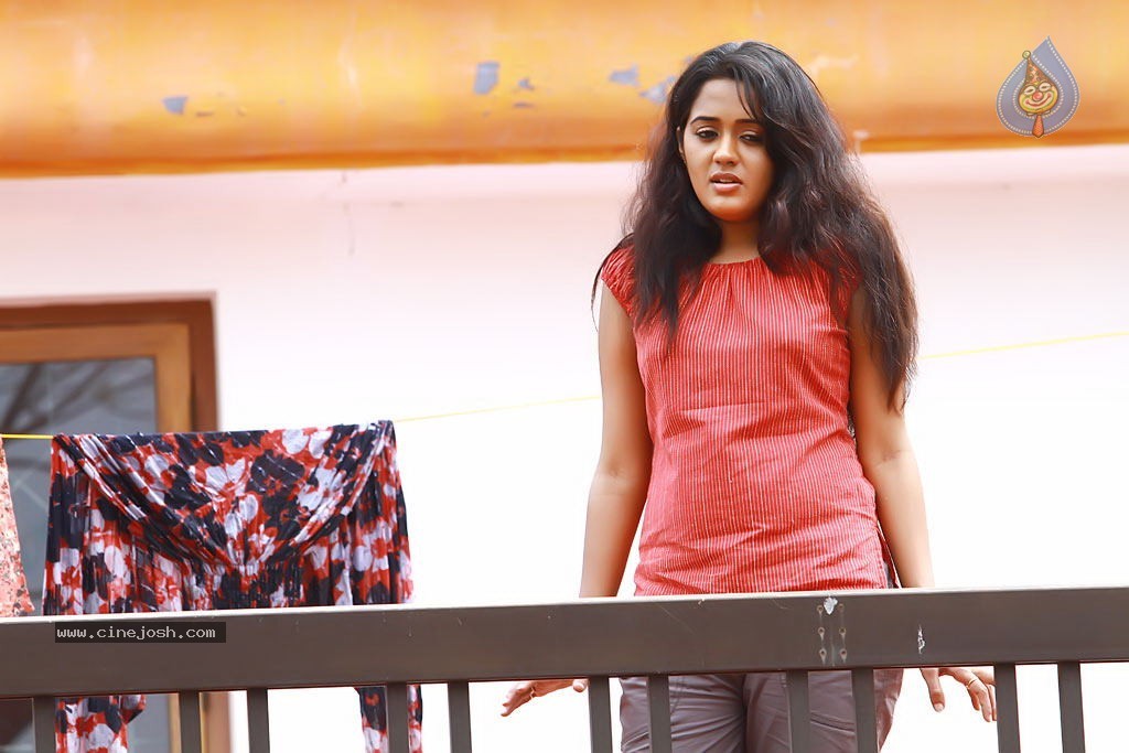 Ananya New Stills - 4 / 34 photos