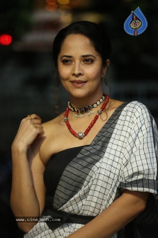 Anasuya Bharadwaj Gallery - 7 / 18 photos