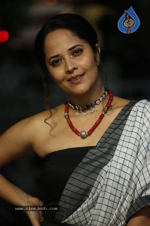 Anasuya Bharadwaj Gallery - 10 / 18 photos