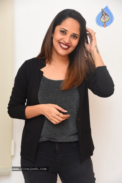 Anasuya Bharadwaj Gallery - 12 / 17 photos