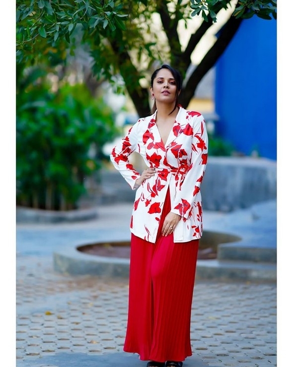 Anasuya Bharadwaj Latest Pics - 5 / 17 photos