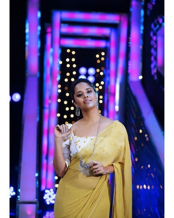 Anasuya Bharadwaj Latest Pics - 8 / 17 photos