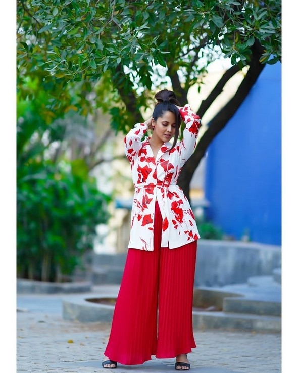 Anasuya Bharadwaj Latest Pics - 14 / 17 photos