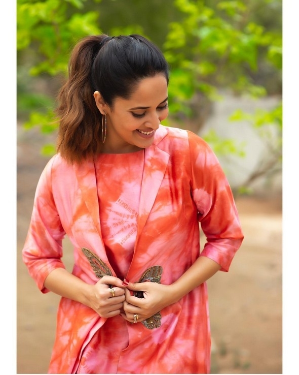Anasuya Bharadwaj Latest Pics - 1 / 8 photos