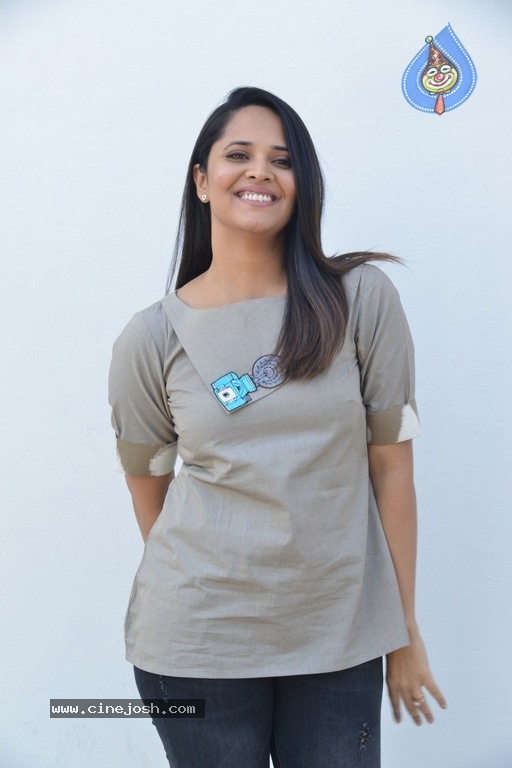 Anasuya Bharadwaj Latest Pics - 4 / 20 photos