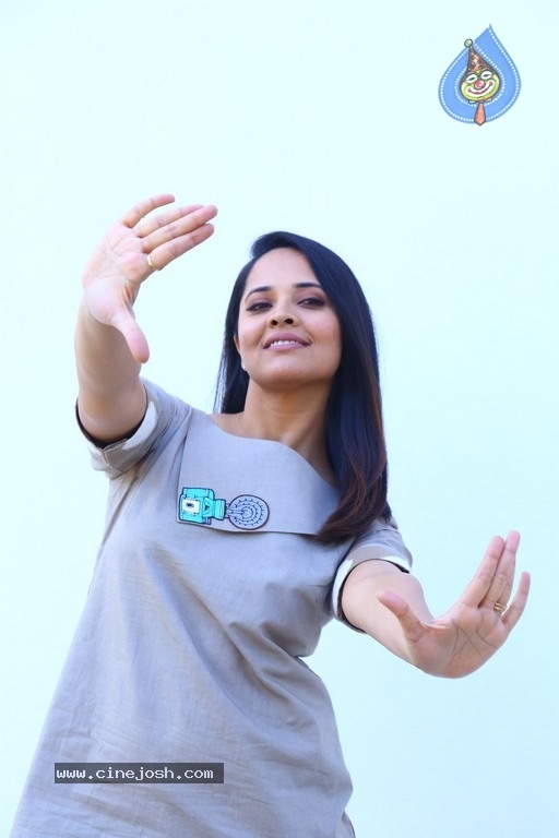 Anasuya Bharadwaj Latest Pics - 10 / 20 photos