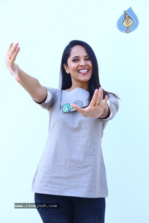 Anasuya Bharadwaj Latest Pics - 16 / 20 photos