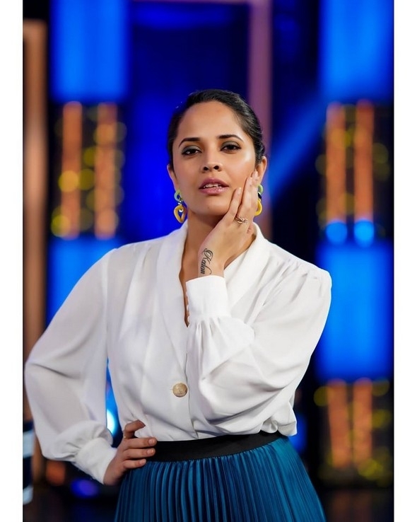 Anasuya Bharadwaj Photos - 1 / 11 photos