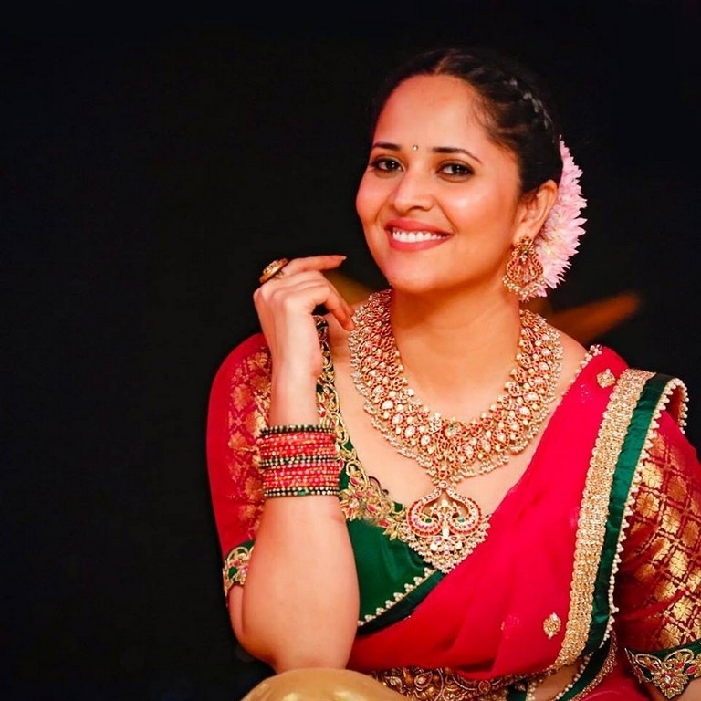 Anasuya Bharadwaj Pics - 5 / 14 photos