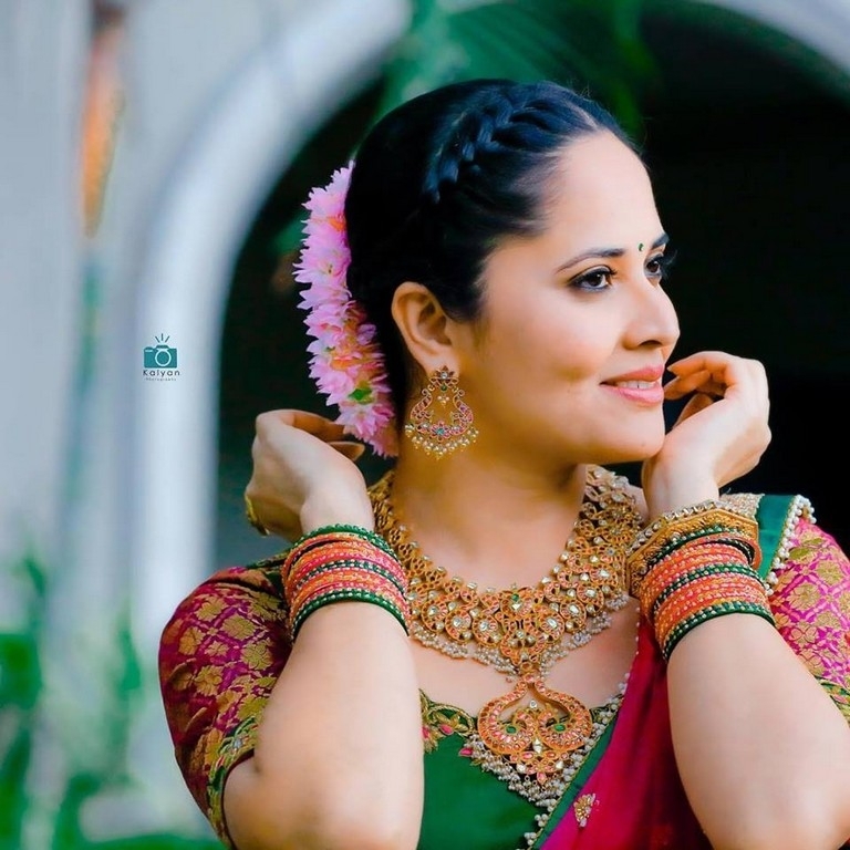 Anasuya Bharadwaj Pics - 6 / 14 photos