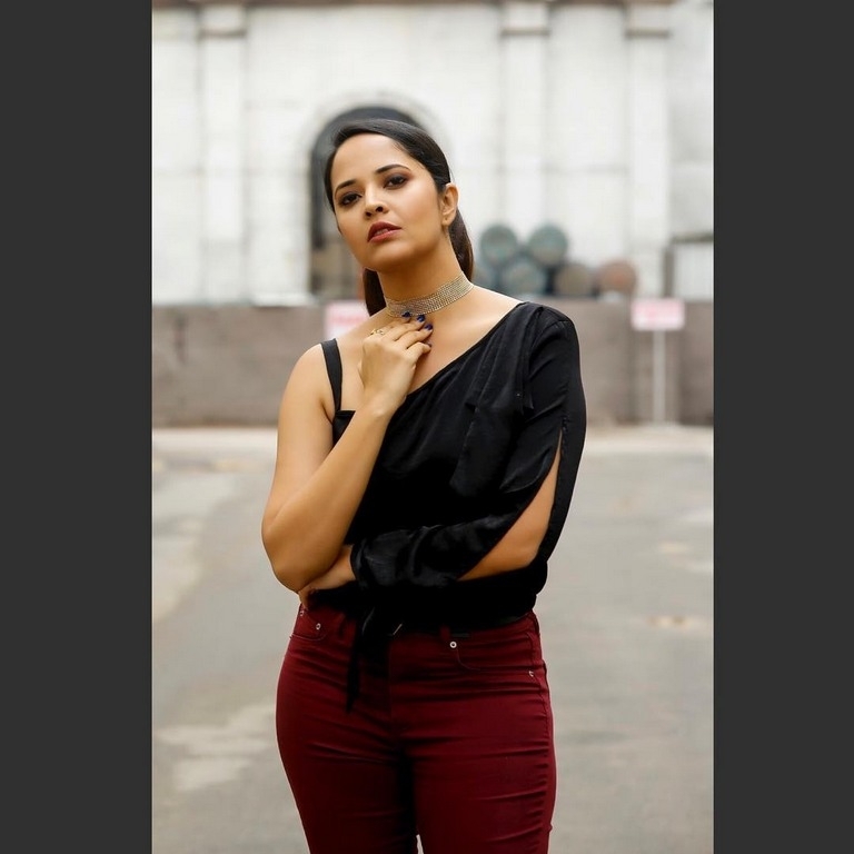 Anasuya Bharadwaj Pics - 2 / 6 photos