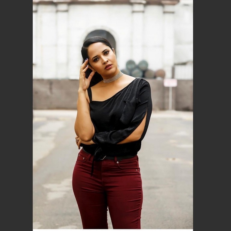 Anasuya Bharadwaj Pics - 5 / 6 photos
