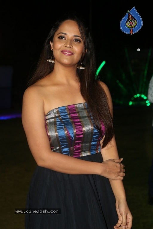 Anasuya New Gallery - 17 / 21 photos