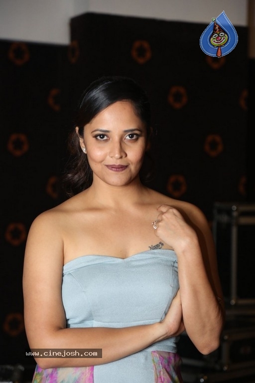 Anasuya New Gallery - 12 / 13 photos