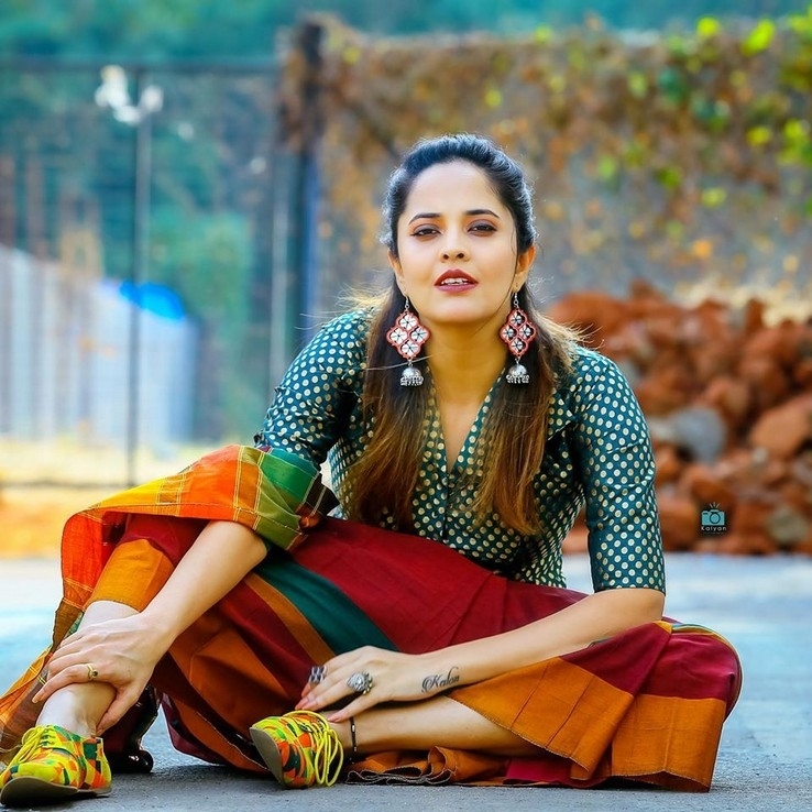 Anasuya Photoshoot - 7 / 10 photos