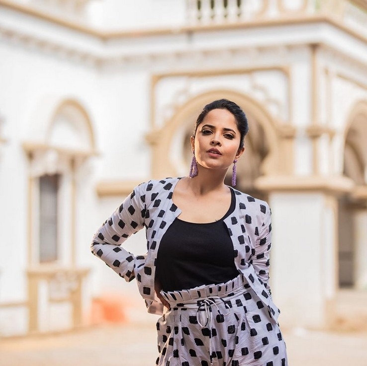 Anasuya Photoshot - 4 / 7 photos