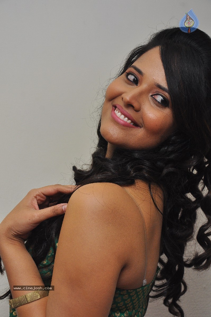 Anasuya Stills - 18 / 44 photos