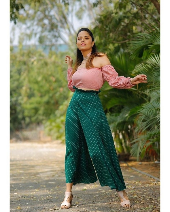 Anasuya Stills - 3 / 5 photos