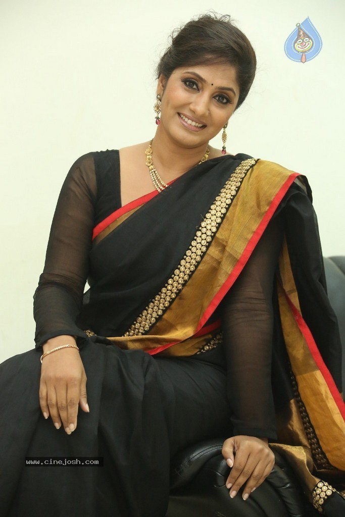 Anchor Jhansi New Stills - 7 / 74 photos