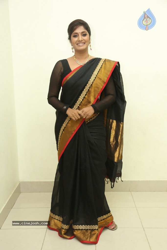 Anchor Jhansi New Stills - 30 / 74 photos