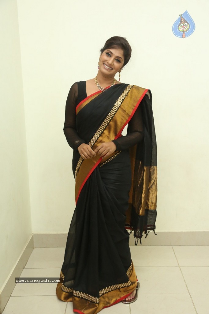 Anchor Jhansi New Stills - 42 / 74 photos